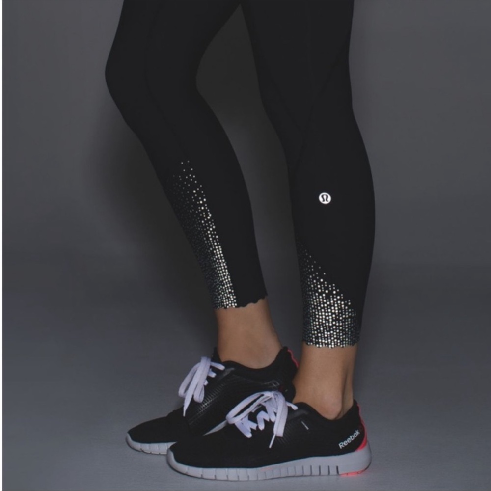 Lululemon black reflective 6 leggings